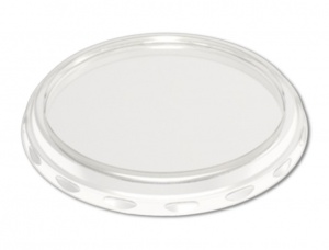Ce couvercle en APET présente une surface cristalline raffinée qui assure une visibilité complète du contenu du plateau. Son design circulaire est doté d’un large rebord lisse, offrant un aspect épuré et moderne, parfait pour rehausser la présentation des aliments. Des prises ovales espacées uniformément autour du rebord ajoutent un détail subtil, alliant fonctionnalité et attrait esthétique. La transparence et la finition brillante du couvercle lui confèrent une apparence polie et professionnelle, idéale pour mettre en valeur des aliments de qualité sans obstruction.